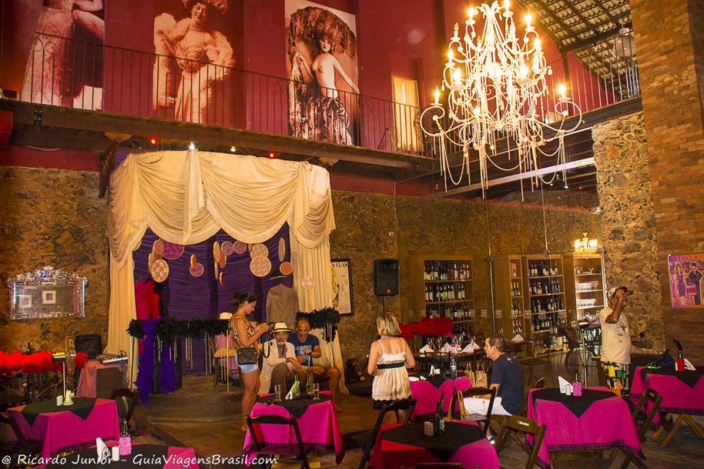 Imagem do interior do Bataclan em Ilhéus.